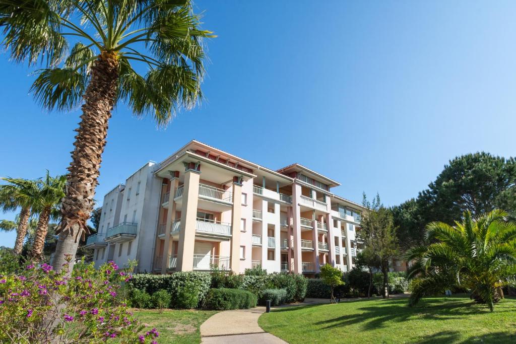 Appart'hôtel Vacancéole - Les Calanques Du Parc 262 Bd Carpeaux, 83370 Saint-Aygulf