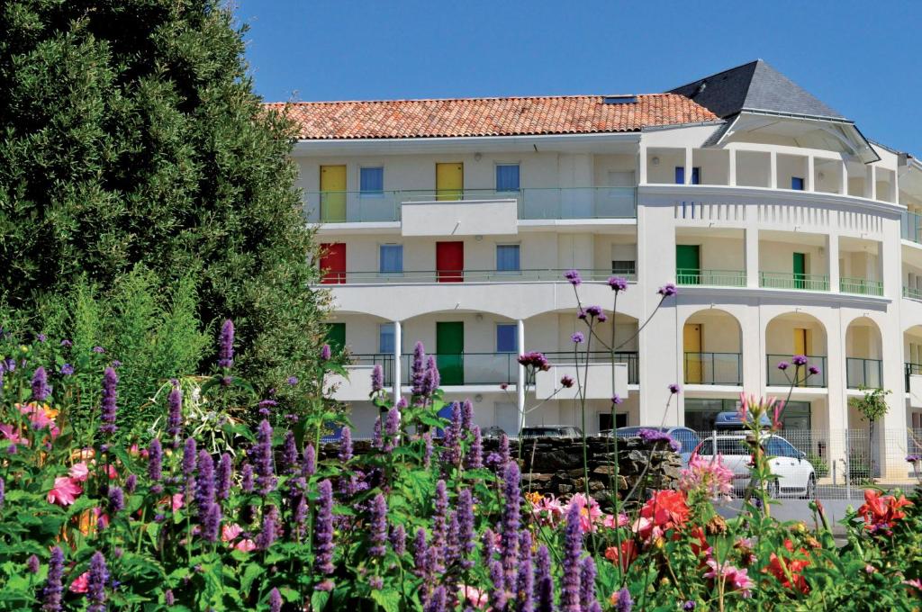 Appart'hôtel Vacancéole - Les Jardins de l'Amirauté 20 rue Joseph Benatier, 85100 Les Sables dʼOlonne