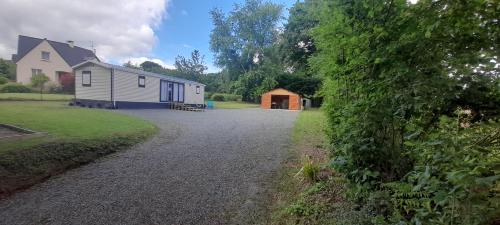 Vacances a la campagne mobil home tout confort , chalet avec barbecue, Javron-Les-Chapelles france