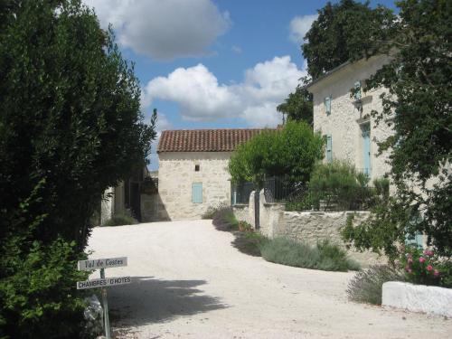 B&B / Chambre d'hôtes Val de Costes Moulin de Costes Val de Costes Saint-Maurin