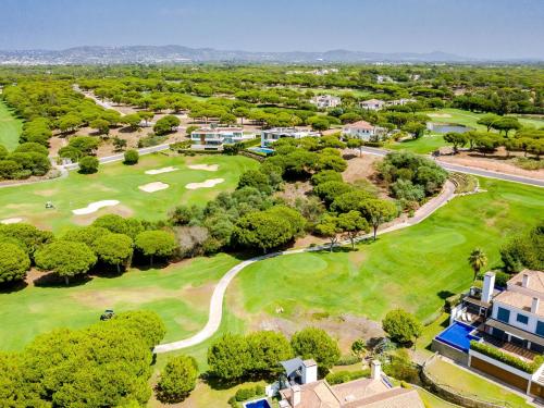 Vale do lobo, 'Golf by the Pool' 2 bedroom apartment Vale do Lobo portugal