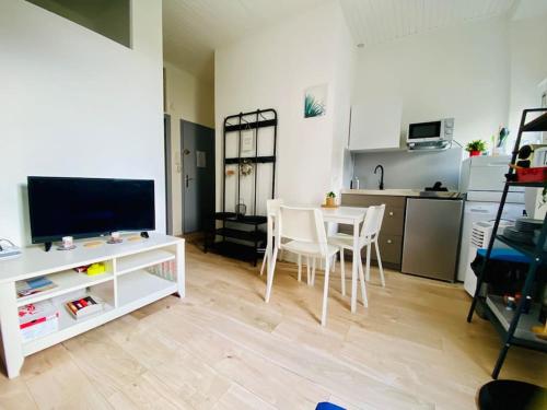 Appartement ''Valerio''T2 cosy et calme avec vue sur cour 57 Rue Montmorency Sète