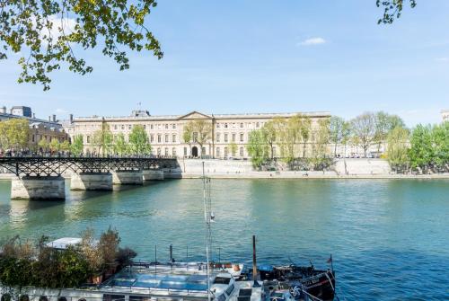 Appartement Veeve - Natural Heights in the 6th Quai des Grands Augusutins Paris