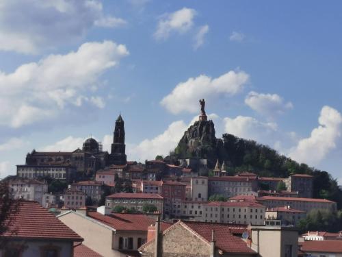 Appartement Velay cocon appartement 4 chambres avec vue sur les monuments 44 Boulevard de la République Le Puy-en-Velay