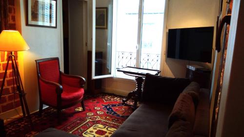 Very French Two Bedroom in the Heart of Paris Paris france