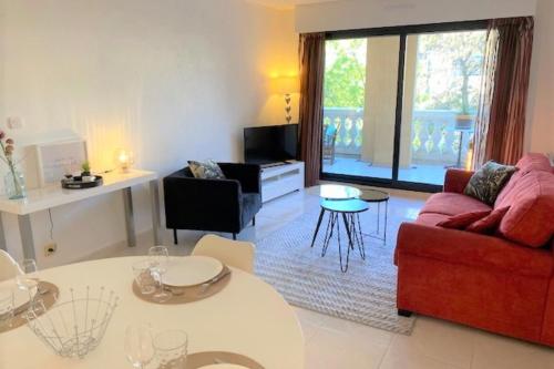 Very Nice Apartment With Shared Pool Le Cannet france