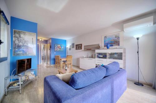 Very pleasant 2 rooms garage near the beaches Cannes france