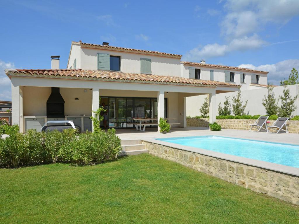 Villa Vibrant Villa in Malauc ne with Private Garden , 84340 Malaucène