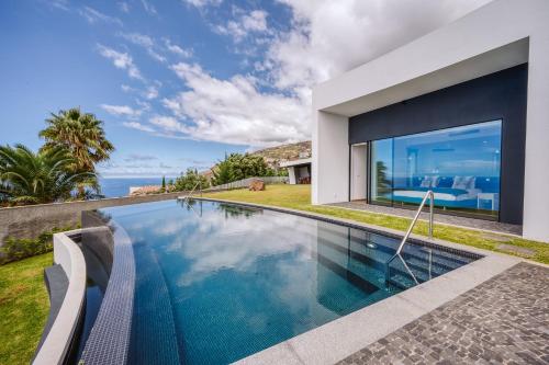 Villa Vila Aguarelas with pool by Stay Madeira Island Impasse das Covas Arco da Calheta