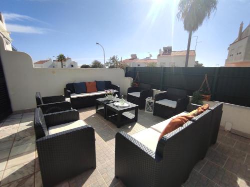 Villa Vila Magna near The Strip with BBQ, AC, Balcony, Parking, 4 TVs and Free wifi Rua Vasco Santana nº 106 E Albufeira