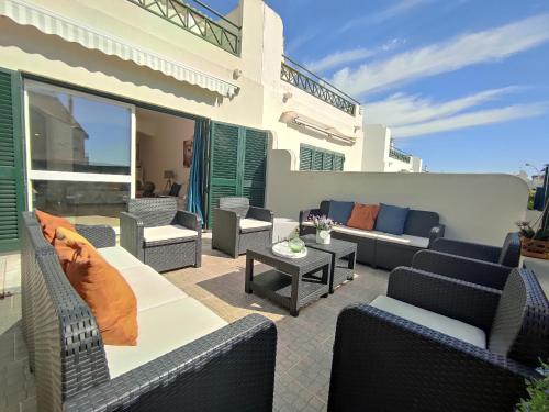 Vila Magna near The Strip with BBQ, AC, Balcony, Parking, 4 TVs and Free wifi Albufeira portugal