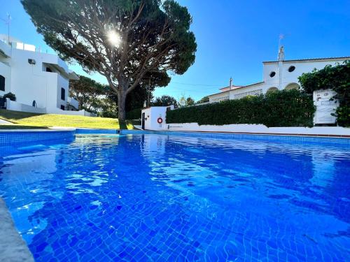 VILAMOURA BRIGHTNESS WITH POOL by HOMING Vilamoura portugal