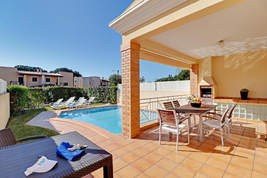 Villa VILAMOURA TENNIS VILLA Estados Unidos da América, Urbanização Vilamoura Ténis 115, 8125-406 Quarteira