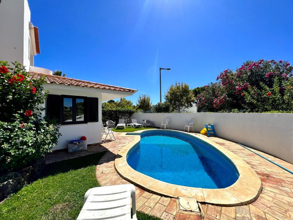 Villa Vilamoura Traditional Villa with Pool by Homing Rua do Canada, 3.7, 8125-001 Vilamoura