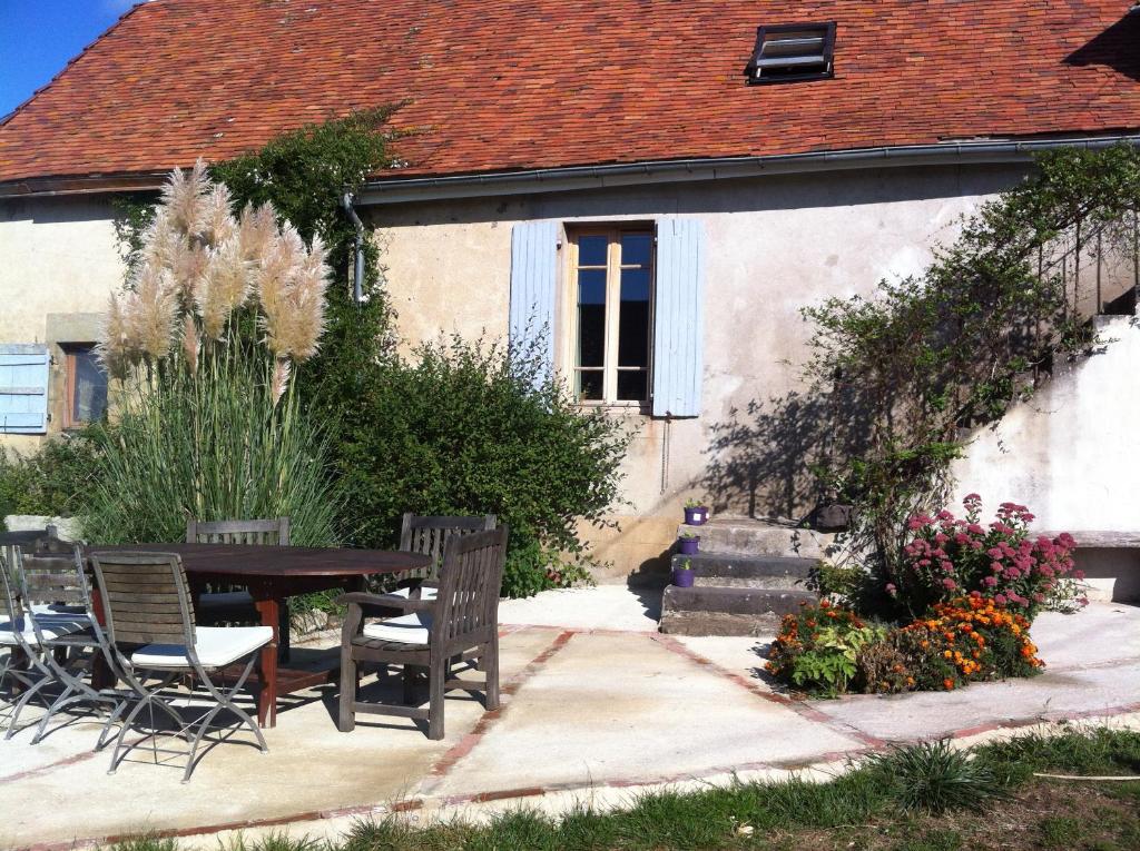 #052 Mimosas Villa Near OldTown by Home Holidays