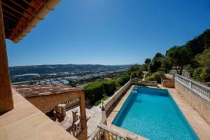 Villa 06T - Spacious villa with sea view- pool - jacuzzi-sauna 2085 Moyenne Corniche des Pugets 06700 Saint-Laurent-du-Var Provence-Alpes-Côte d\'Azur