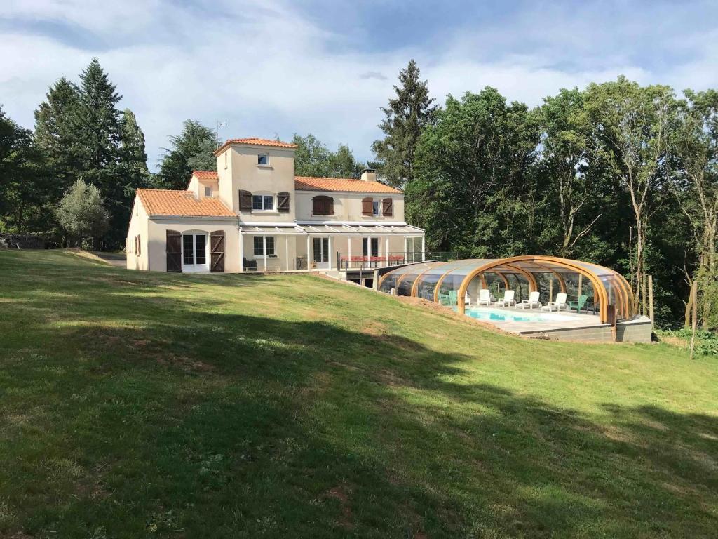 Villa Villa 15 pers Mervent, vue sur lac, piscine,Vendée 35 Rue du Moulin À Tan, 85200 Mervent