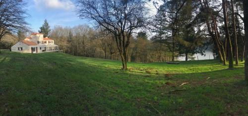 Villa 15 pers Mervent, vue sur lac, piscine,Vendée Mervent france