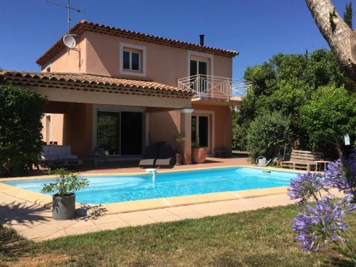 Maison de vacances Villa 150m2 piscine apercu mer climatisée 623 Route de la Benoîte Carqueiranne