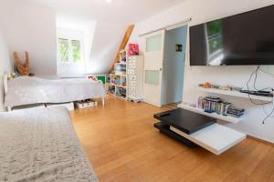 230m2 sur 3800m2 - jacuzzi 6/7 places - 10/12pers