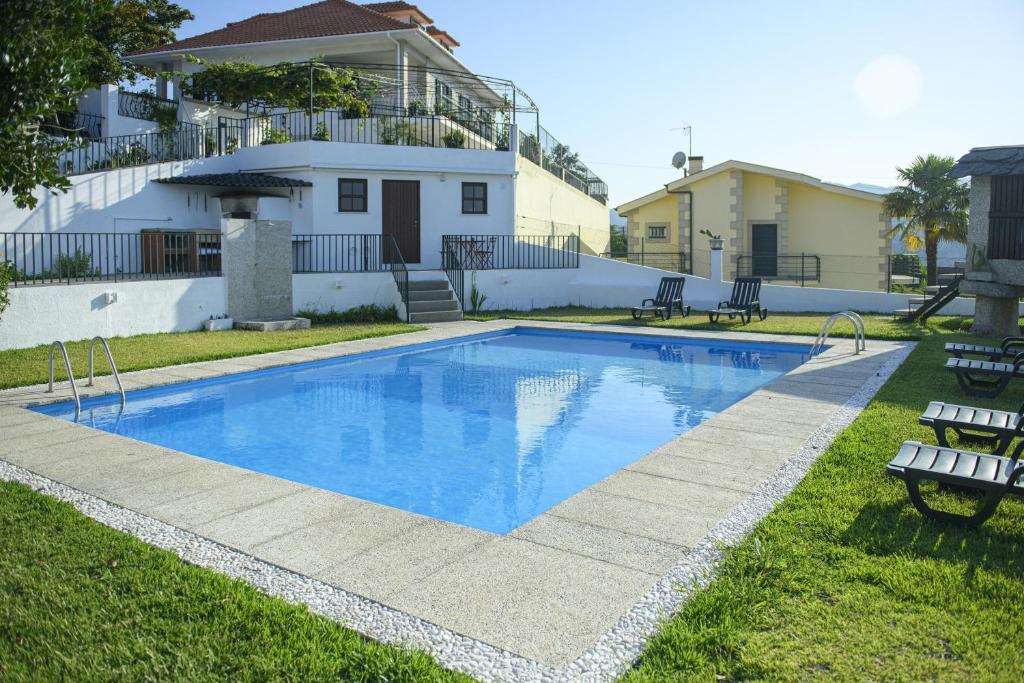 3 bedrooms villa with private pool enclosed garden and wifi at Amarante Rua da Urbanização da Boavista 55, 4600-752 Amarante