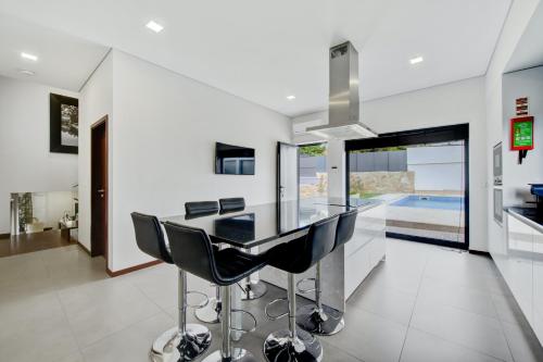 3 bedrooms villa with private pool enclosed garden and wifi at Esposende
