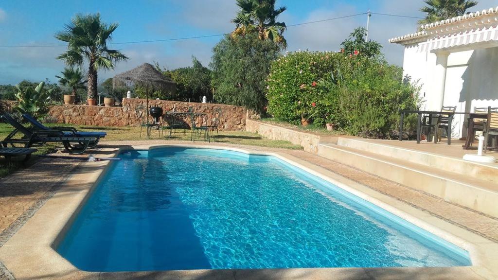 3 bedrooms villa with private pool enclosed garden and wifi at Luz 1 km away from the beach Sitio dos Matos Brancos, 8601-927 Luz