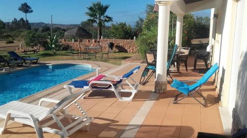 3 bedrooms villa with private pool enclosed garden and wifi at Luz 1 km away from the beach
