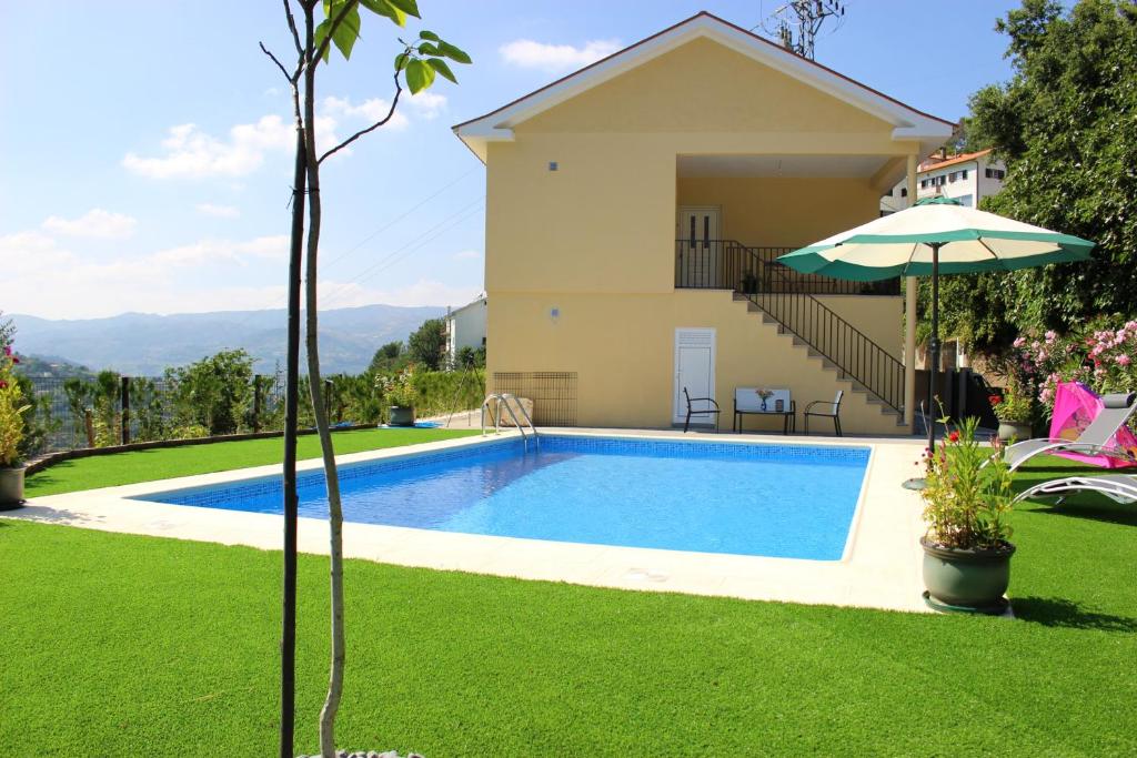 3 bedrooms villa with private pool furnished garden and wifi at Sao Martinho de Mouros 1 km away from the beach Rua Montinho 886 District de Viseu, 4660-375 Frende