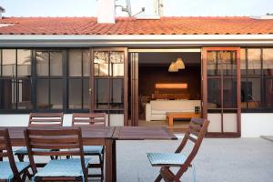4 bedroom Luxury Villa - riverside & beachside