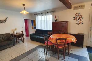 4 bedroom villa 80 metres from sea, free onsite parking