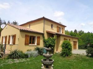 4 Bedroom Villa with Private Pool within 5 minute walk into Quillan