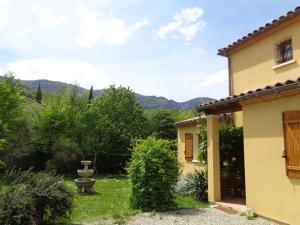 4 Bedroom Villa with Private Pool within 5 minute walk into Quillan