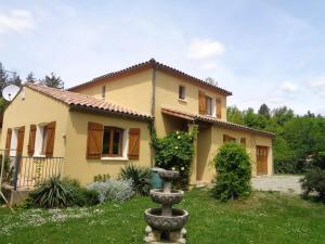 Villa 4 Bedroom Villa with Private Pool within 5 minute walk into Quillan 6 Avenue de Cancilla 11500 Quillan Languedoc-Roussillon