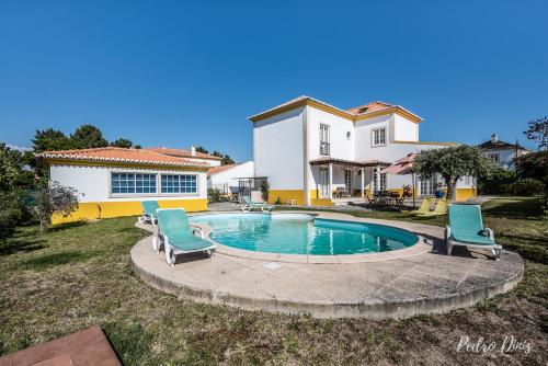 4 bedrooms villa with private pool enclosed garden and wifi at Azeitao