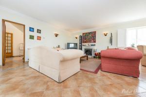 4 bedrooms villa with private pool enclosed garden and wifi at Azeitao