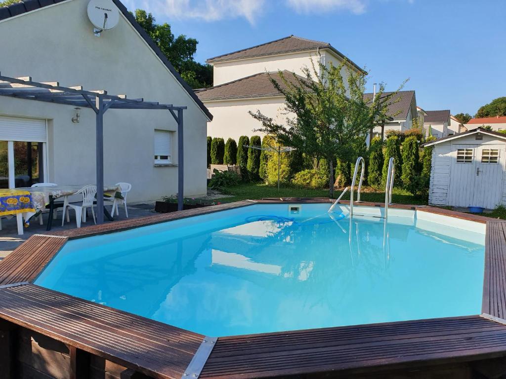 Villa 4 chambres cosy dans villa plain-pied 105m2 avc piscine à Montfaucon 18 b rue de rochefort 25660 Montfaucon