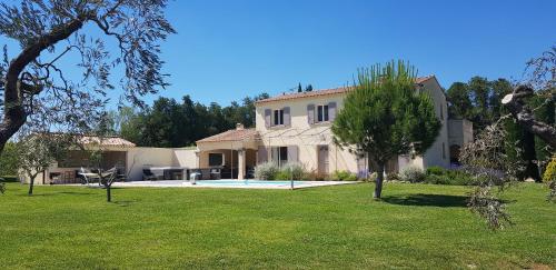 Villa 4 chambres Spa Sauna Piscine chaufée boulodrome LA BASTIDE DE LUSON Maussane-les-Alpilles france