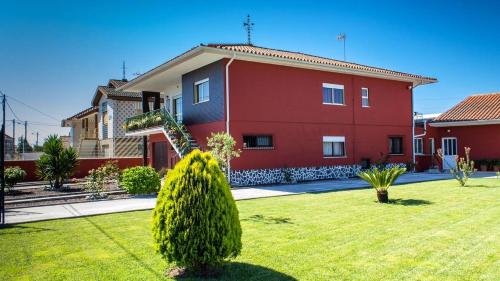 5 bedrooms villa with private pool enclosed garden and wifi at Catanhede