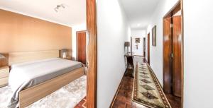5 bedrooms villa with private pool enclosed garden and wifi at Catanhede