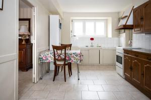 5000 m2 de terrain avec maison de 90 m2 à pied de la gare vers Paris