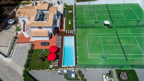 Villa 8BD W private pool Tennis courts e Putt Vilamoura portugal