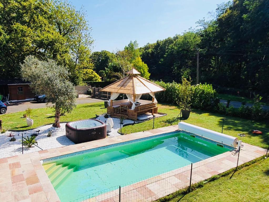 Villa VILLA 8P, 15 mn de Biarritz, jacuzzi, sauna, piscine, petanque, salle de sport 945 Chemin de Garatia, 64990 Mouguerre