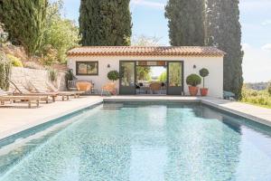 A CASA BIANCA Exceptional luxurious provençale villa with pool