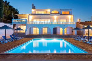 A stunning 10-bed villa in Luz!