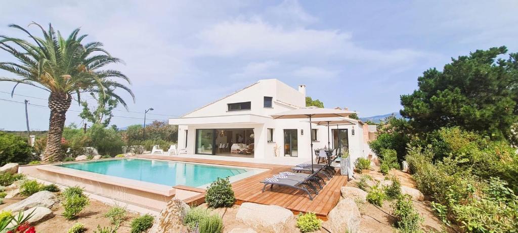 Villa Villa Acqua 12 pers piscine chauffée accès direct plage Saint Cyprien, 20137 Lecci