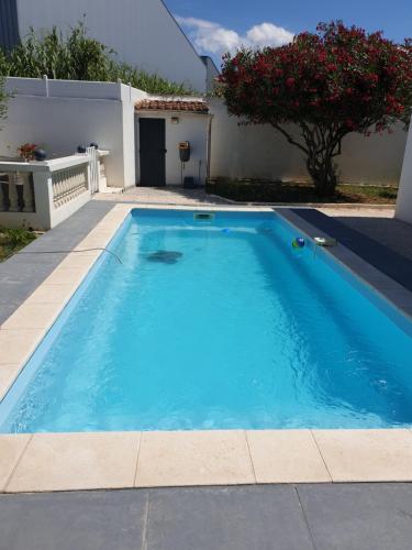 Adorable maison d'hôte, avec terrasse vue sur piscine, wifi 4G, proche de BEZIERS