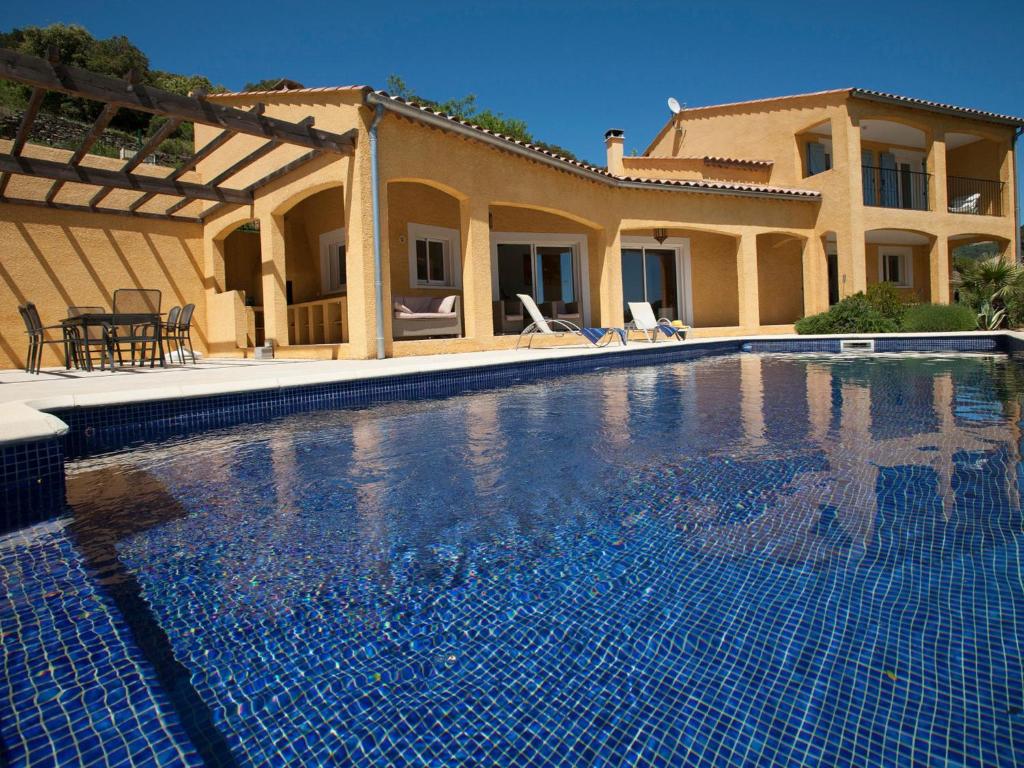 Villa Adorable Villa with in Roquebrun Swimming Pool  34460 Roquebrun