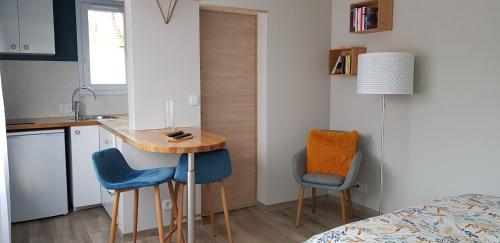 Agréable petite maison avec jardin et parking