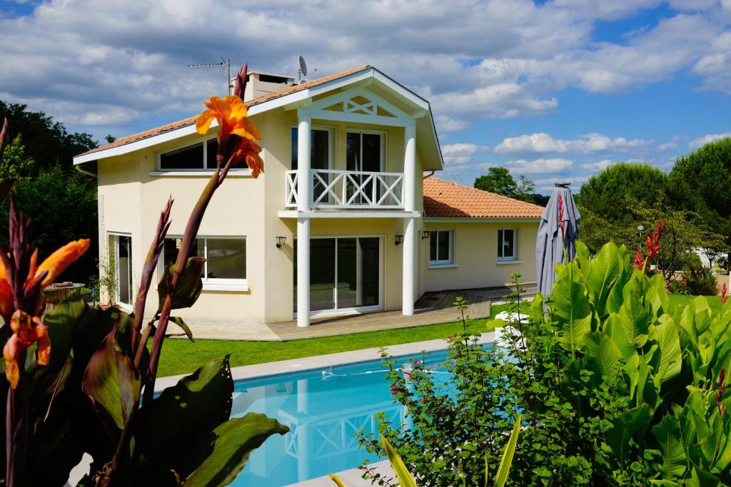 Villa Villa Alba. Piscine grand jardin Hauts de Bordeaux 25 Allée du Moulin de Sonney, 33360 Carignan